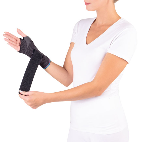 Бандаж компрессионный на лучезапястный сустав со съемной стяжкой (правый) Т-8381С(R) Evolution  Silver Бандаж компрессионный на лучезапястный сустав со съемной стяжкой (правый) Т-8381С(R) Evolution  Silver