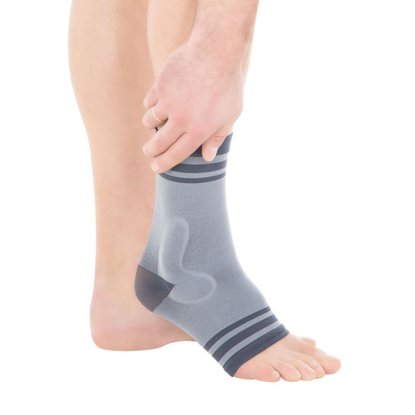 Бандаж компрессионный на голеностопный сустав с силиконовыми вкладышами Т.46.11 (Т-8611) Trives Бандаж компрессионный на голеностопный сустав с силиконовыми вкладышами Т.46.11 (Т-8611) Trives