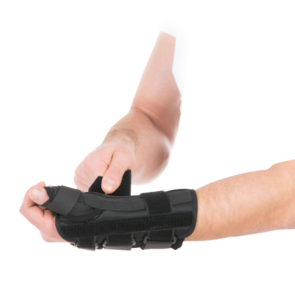 Бандаж на лучезапястный сустав с анатомическими шинами Т-8309L  Trives Бандаж на лучезапястный сустав с анатомическими шинами Т-8309L  Trives